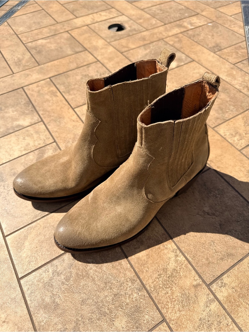 Women’s FRYE boots size 10 suede Chelsea Ankle Boots — Tan